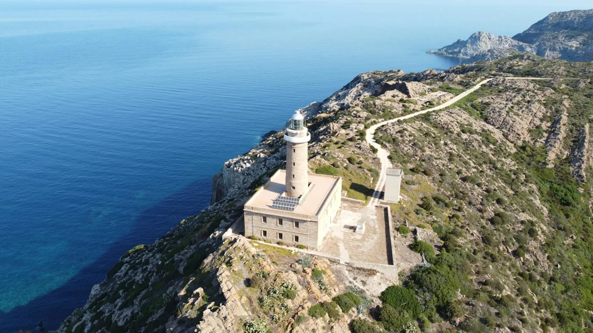 Zuid-Sardinië, Capo Carbonara: rood koraal en Fenicische wrakken