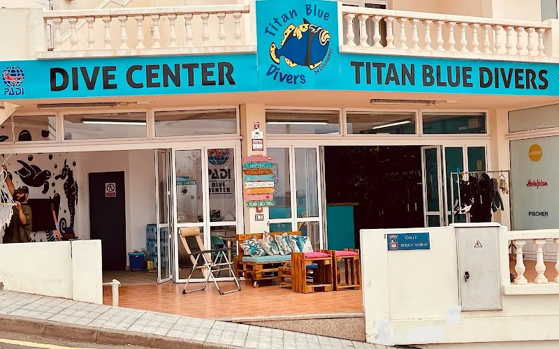 Titan Blue Divers logo