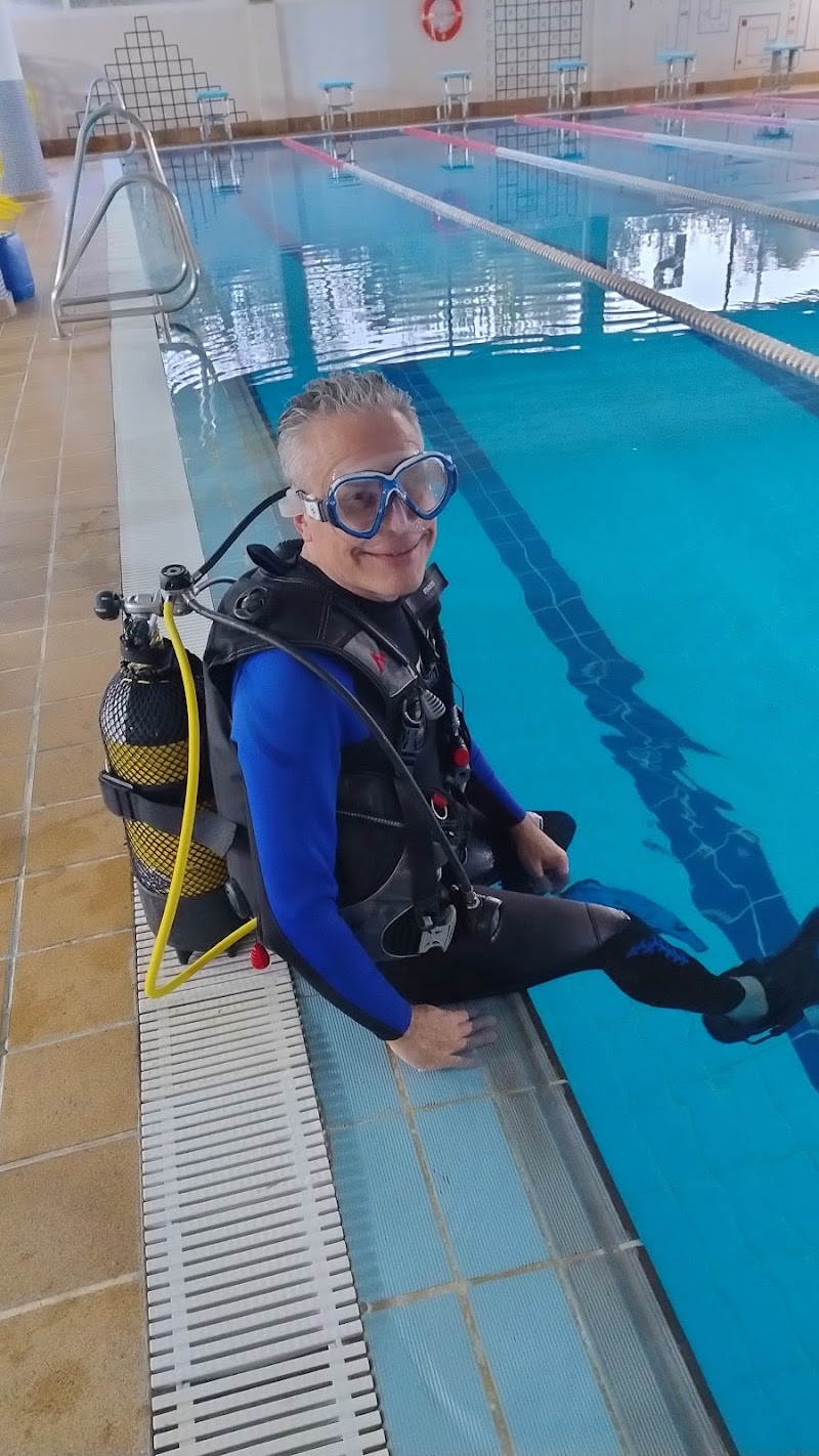 DIVEMADRID DIVING MADRID logo